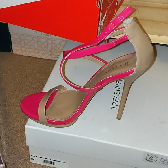 Shoes - Picture 3 of 4